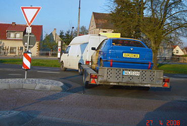 bmw auf anhänger